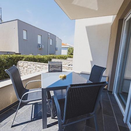 נובליה Apartments Lemon מראה חיצוני תמונה