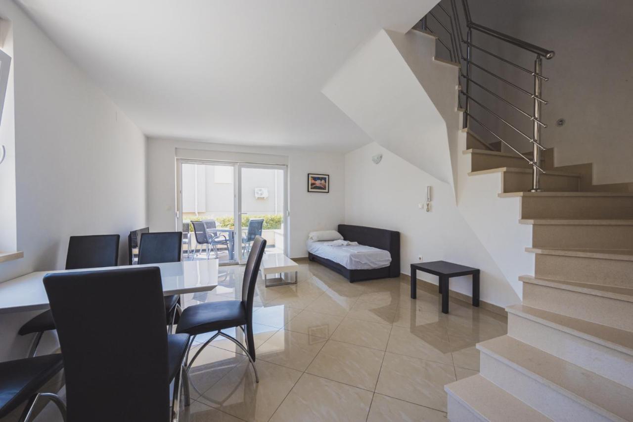 נובליה Apartments Lemon מראה חיצוני תמונה